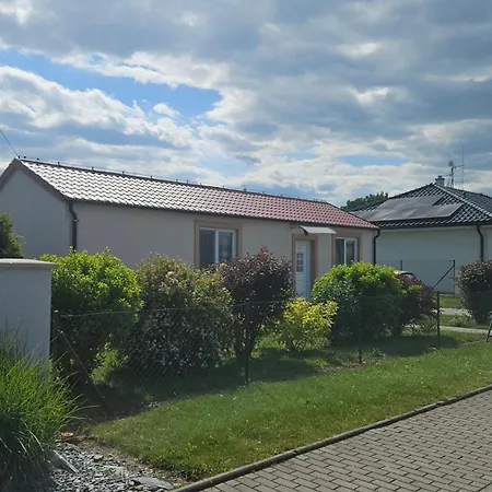 - Utulny Privatni Se Zahradou A Parkovanim U Olomouce - Private House With Garden And Parking Near Olomouc *