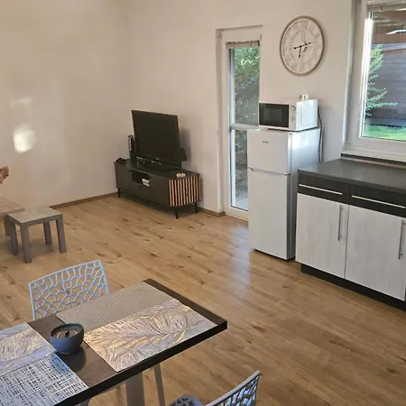 - Utulny Privatni Se Zahradou A Parkovanim U Olomouce - Private House With Garden And Parking Near Olomouc *