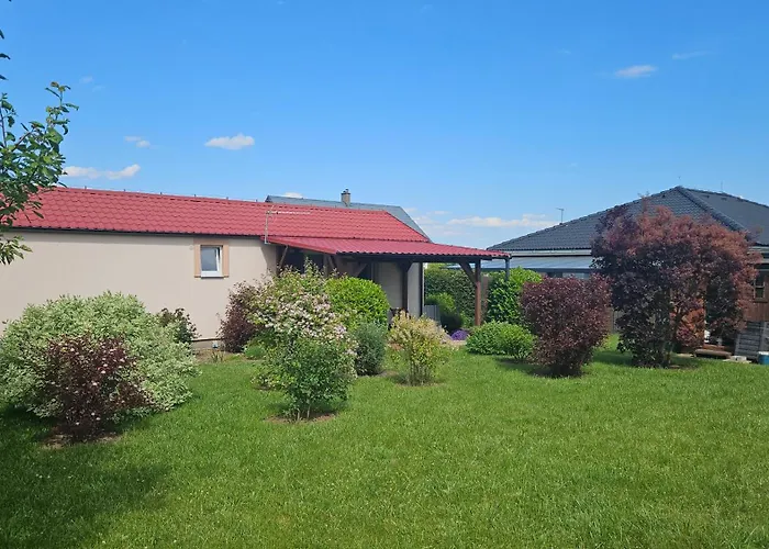- Utulny Privatni Se Zahradou A Parkovanim U Olomouce - Private House With Garden And Parking Near Olomouc *