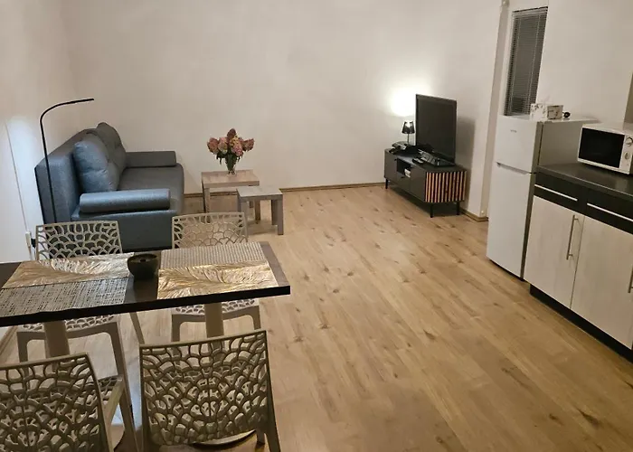 - Utulny Privatni Se Zahradou A Parkovanim U Olomouce - Private House With Garden And Parking Near Olomouc